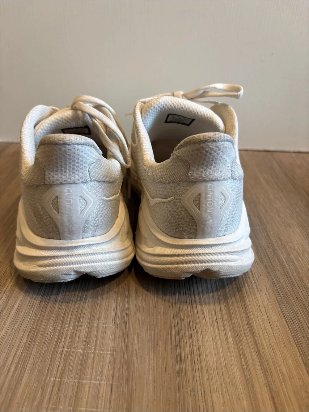 HOKA ONE ONE Clifton 10 Big Kids Size 6 Women’s 7.5 White Running Sneakers